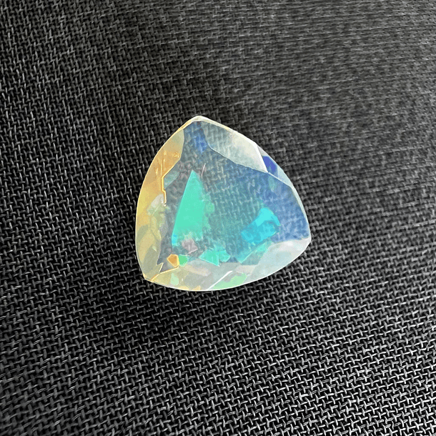 Ópalo-0.95ct-7.8x7.7x3.4mm 