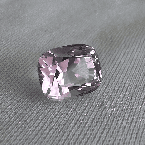 Kunzita-3.35ct-9x7x6.4mm 
