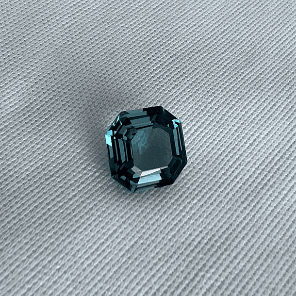 Topacio London Blue-3.75ct-9x8.6mm 