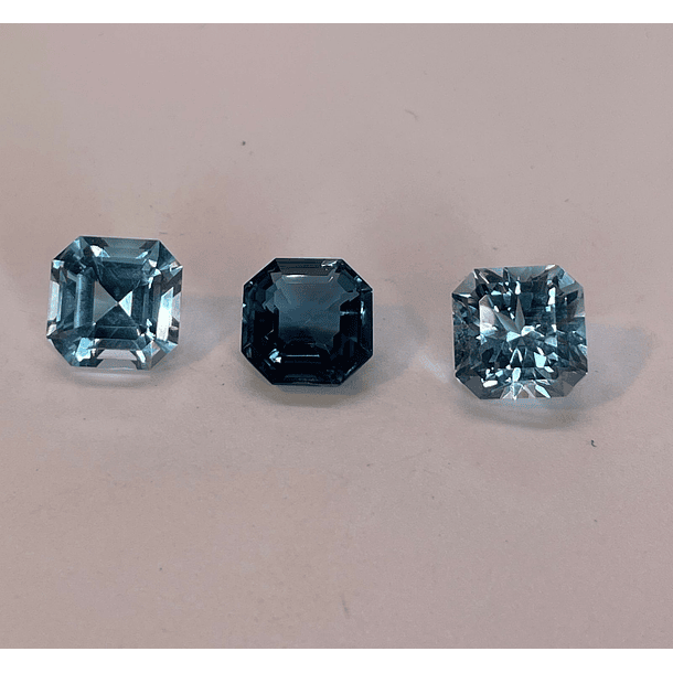 Trío de Topacios- Topacio azul-5.70ct-9.9x9.8mm-c/asscher-calidad AAAA/Topacio azul-6.50ct-10x10mm-c/asscher radiante AAAA / Topacio london blue-6.10ct-10.3x10.3x6.6mm-c/asscher-calidad AAA 