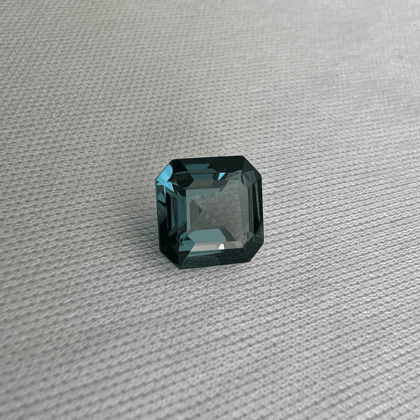 Topacio London Blue-4.00ct-8.9x8.9x5.4mm y Topacio London Blue-1.10ct-5.7x5.7mm 