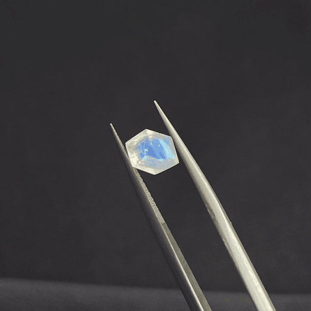 Piedra Luna-0.90ct-8x5.5x3.4mm 