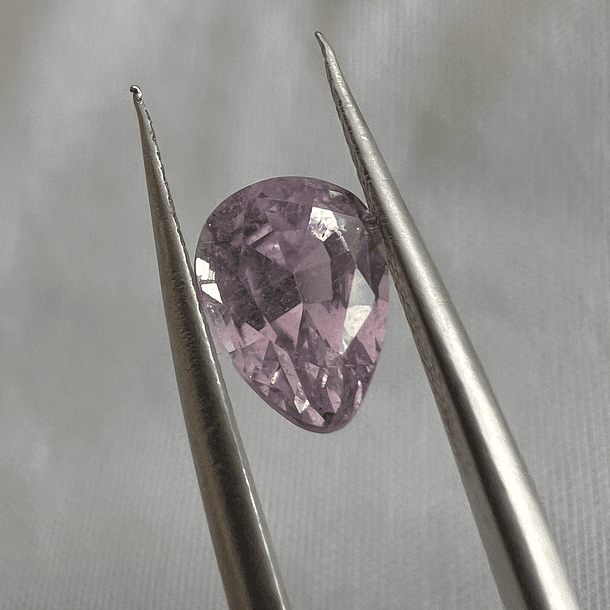 Kunzita-2.55ct-9.1x7x5.6mm 