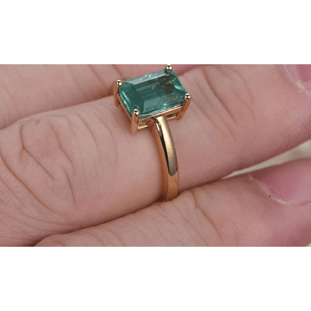 Anillo solitario en oro amarillo de 14k, con esmeralda corte esmeralda de 6.7x4.8x4mm, talla 7 