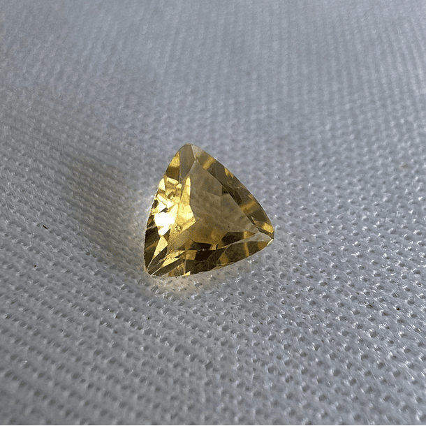 Citrino Amarillo-0.640ct-5.8x5.7x3.1mm 