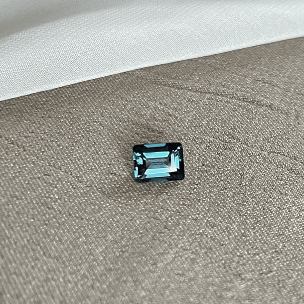 Topacio London Blue-2.495ct-8.6x6.6x3.8mm 