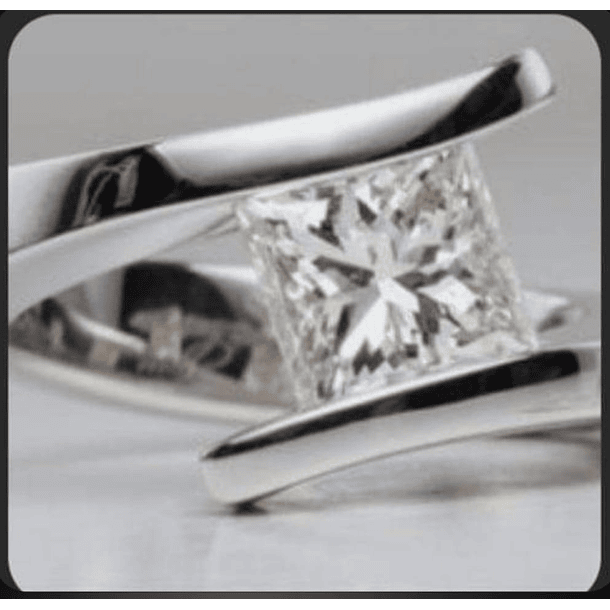 Anillo en oro blanco de 14k con rubí assher en talla 9 