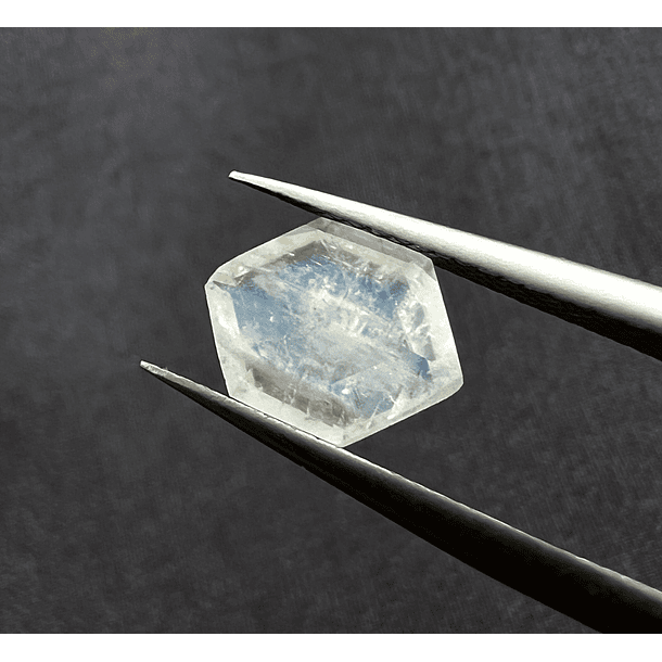 Piedra Luna-1.35ct-9x6.8x3.1mm 