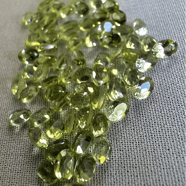 Lote de 6 Peridotos-0.075ct-3x2mm 