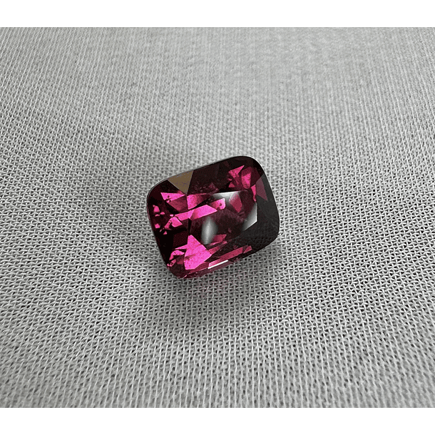 Granate Rodolita-2.02ct-7.54x5.97x4.70mm 