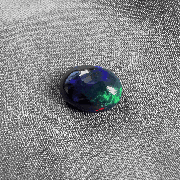 Ópalo negro con destello azul-2.680ct-12x8.8x4.6mm 