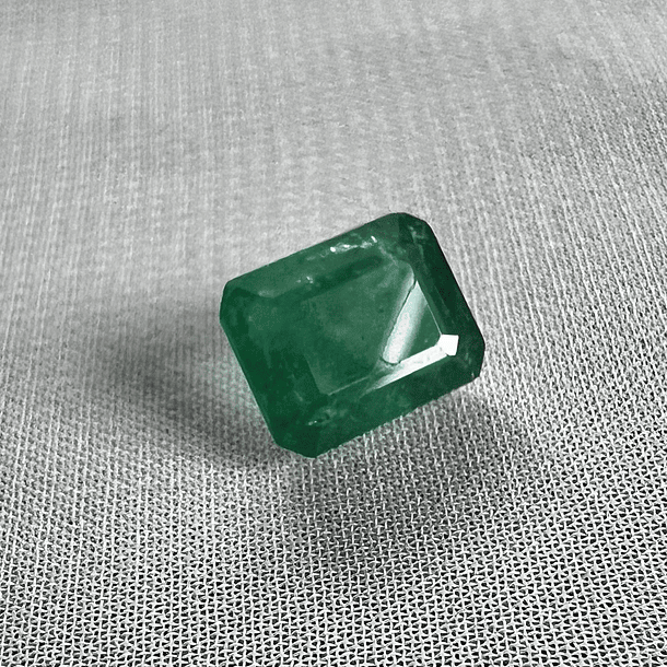 Esmeralda-2.440ct-8.6x6.7x4.5mm 