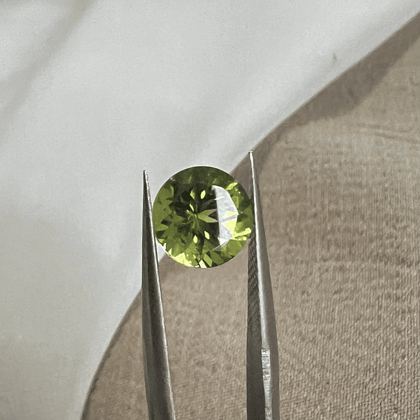 Peridoto-2.015ct-7.5x7.5x5mm 