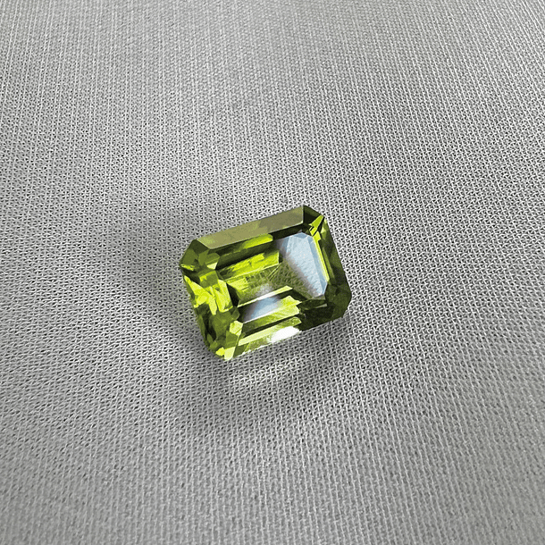Peridotos-2.760ct-8.5x6.4x5mm 