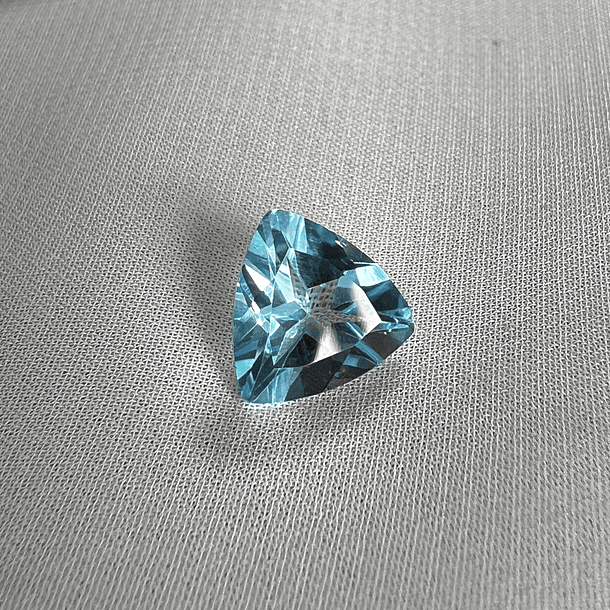 Topacio Azul-3.330ct-9.6x10x5.1mm 