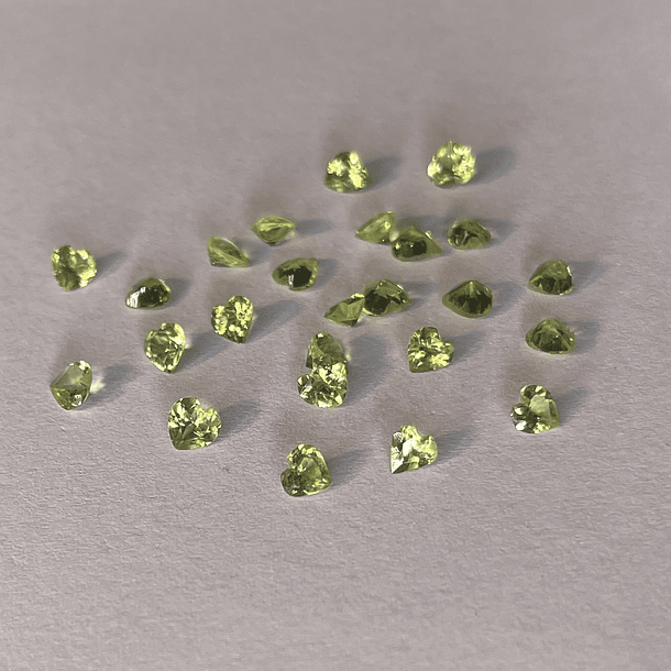 3 Peridotos-0.20ct-4x4mm 