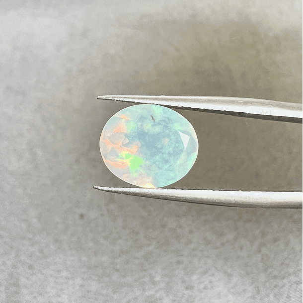 Ópalo Blanco-2.055ct-10.7x8.7x5.3mm 