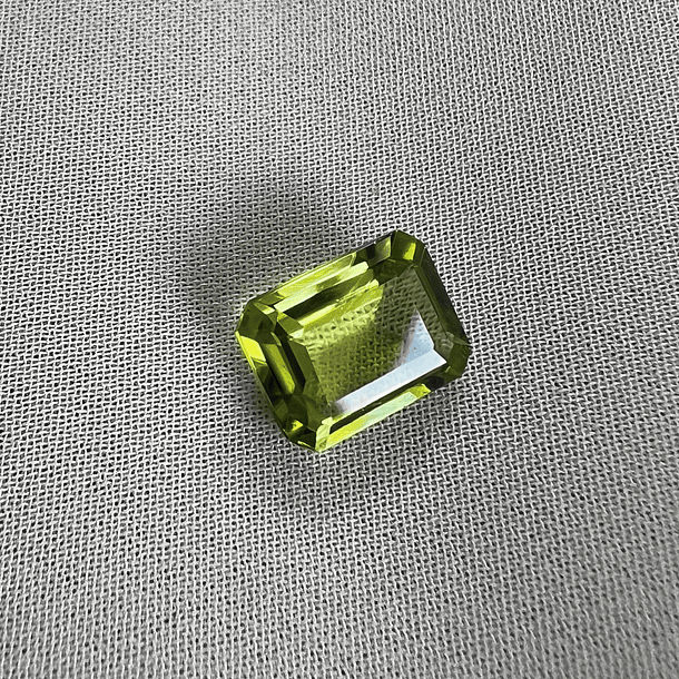 Peridoto-2.075ct-8.5x6.3x3.5mm 