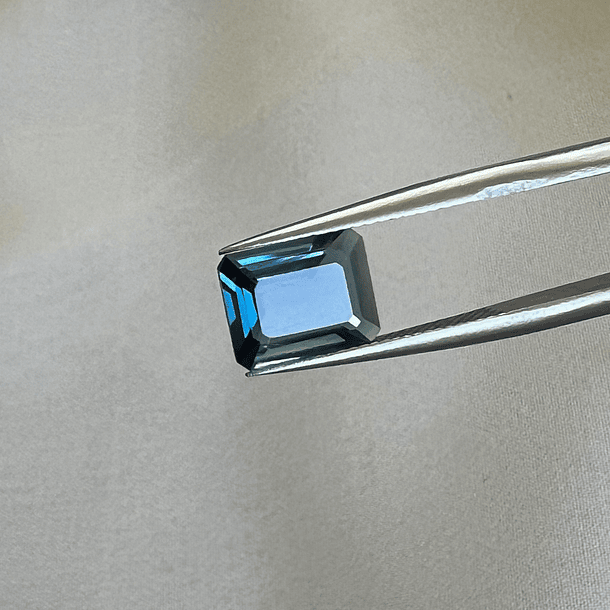 Topacio London Blue-1.980ct-8.5x6.5x3mm 
