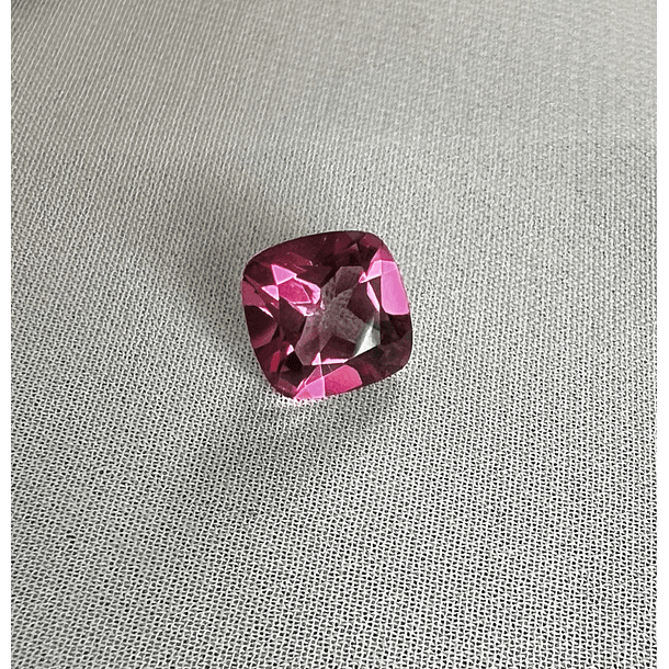 Topacio Rosa-2.400ct-7.8x7.7x4.5mm 