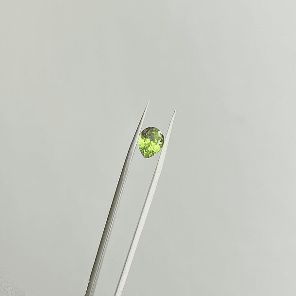 Peridoto-2.20ct-9x6.8mm-corte pera destello  