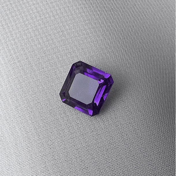 Par de Amatistas-1.35ct-6.6x6.6mm 