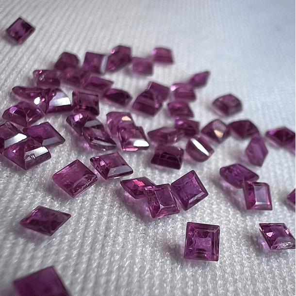 Rubí natural-2.5x2.5mm 