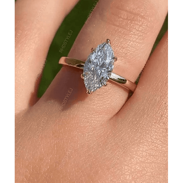 Anillo solitario con moissanita marquesa. Talla 7 en oro amarillo de 14k 