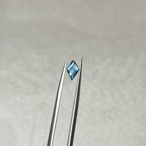Topacio suizo-0.900ct-8x6mm 