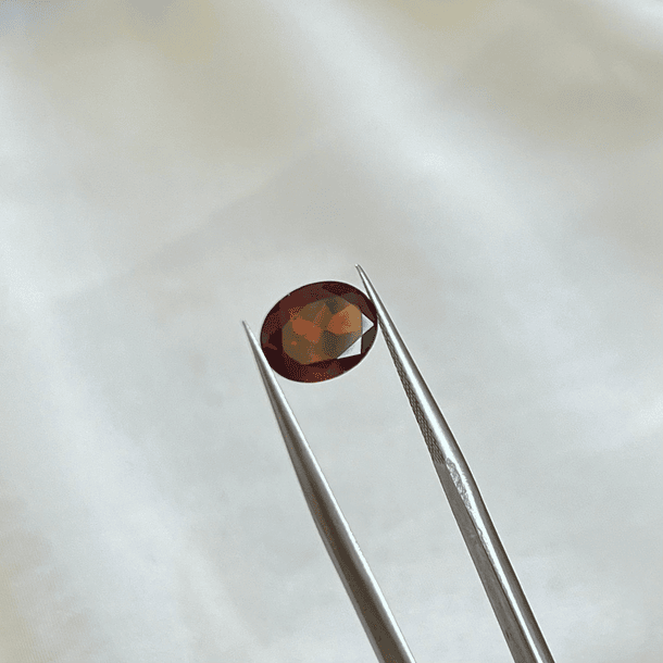 Granate rojo-1.890ct-8.6x6.6x3.5mm 