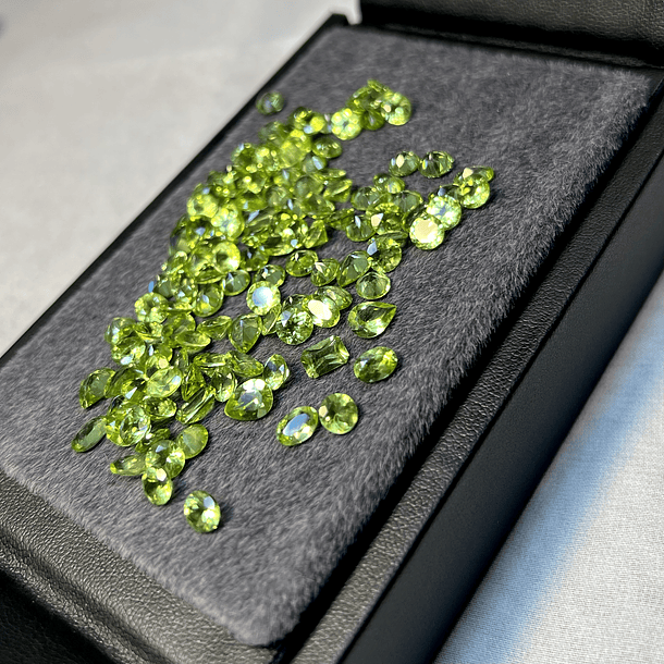 4 piezas de Peridotos multicortes-4.5mm-6mm 