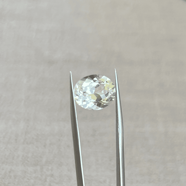 Topacio Blanco-5.895ct-11.8x9.7x6.4mm 