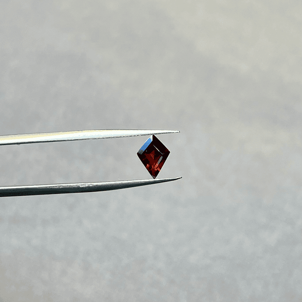 Granate rojo-7.9x5.8mm 