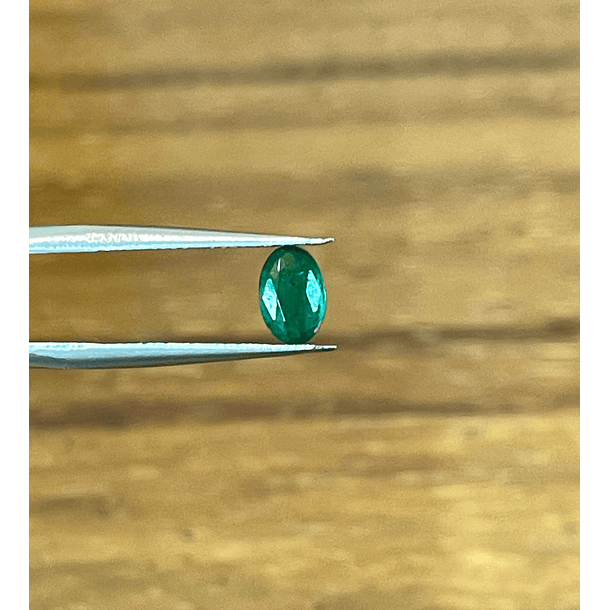 Esmeralda-6x4mm-AAA-corte oval  