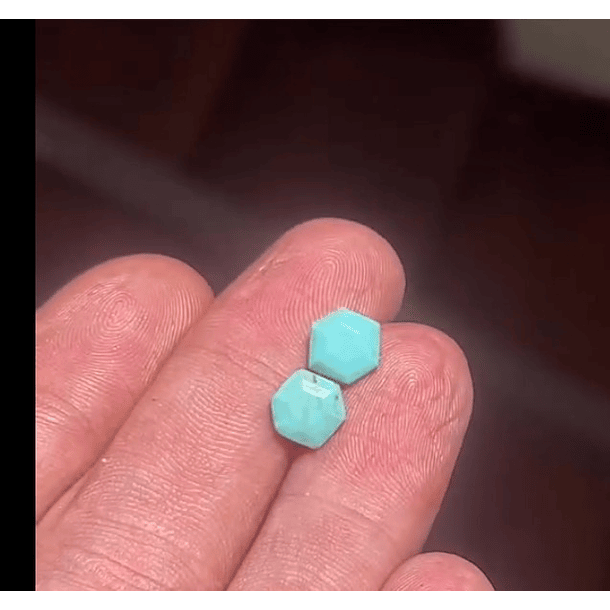 Turquesa en corte hexágono  