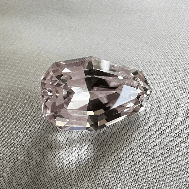 Kunzita-17.775ct-17.1x11.5x11mm 