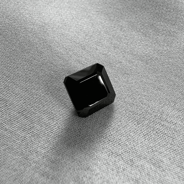 Espinela negra-7.5x7.5mm 