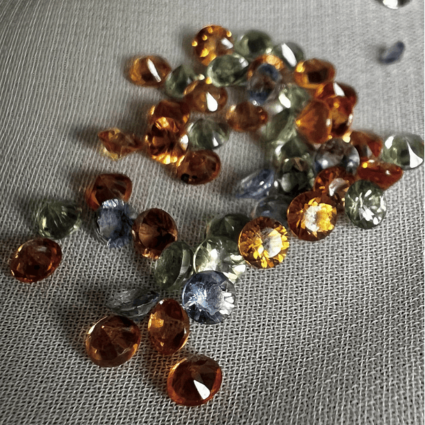 3 piezas de Zafiro Multicolor-0.14ct c/u-2.5mm 