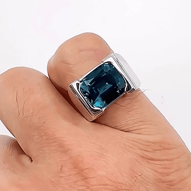 Anillo en plata ley 925 talla 8 con topacio suizo corte octagono 9.8x7.8mm  