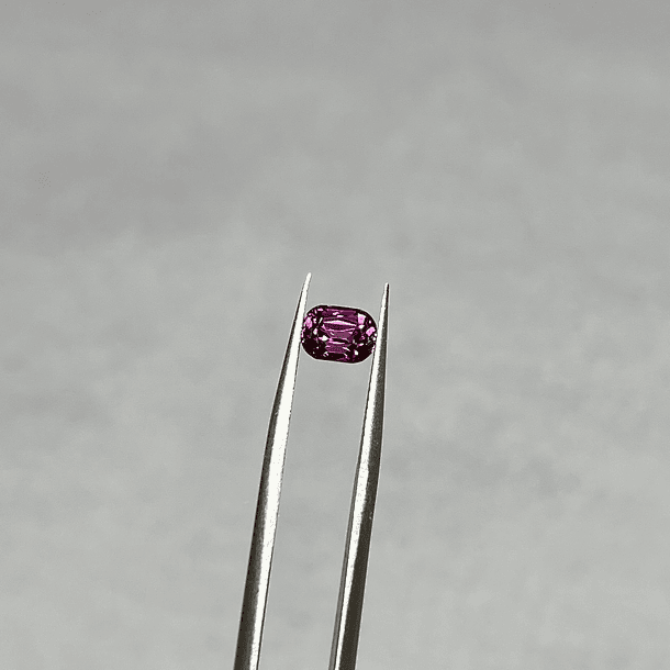 Granate umbalita-1.12ct-6.2x4.7mm 