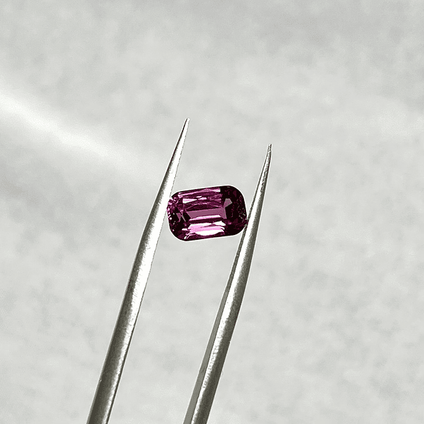 Granate umbalita-1.61ct-8.2x5mm 