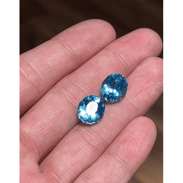 Par de Topacios suizos certificados por GIA-5.72ct y 5.83ct-11.52x10.13mm y 13x7.26mm-corte oval brillante  