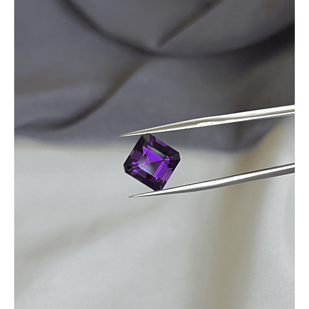 Amatista certificada por GIA-3.85ct-9.15x9.09x7.36mm 