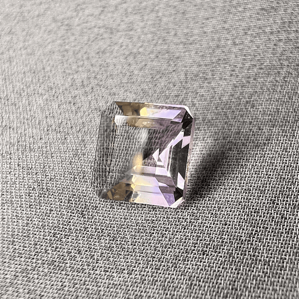 Ametrino-1.88ct-7.8x7.8x4.4mm 