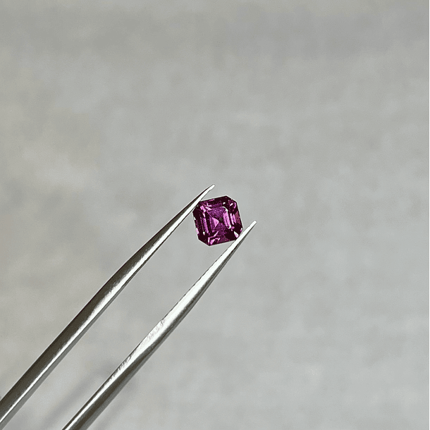 Granate umbalita-1.07ct-5.3x5.3mm 