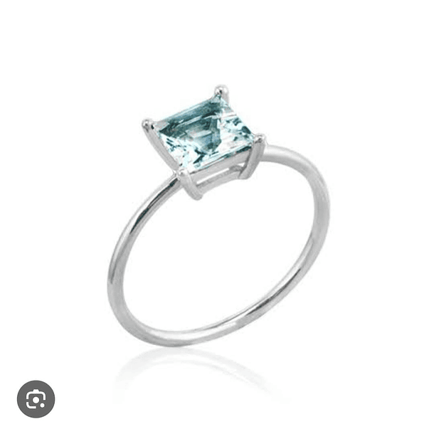 Anillo en oro amarillo de 14k con aguamarina en talla 6 