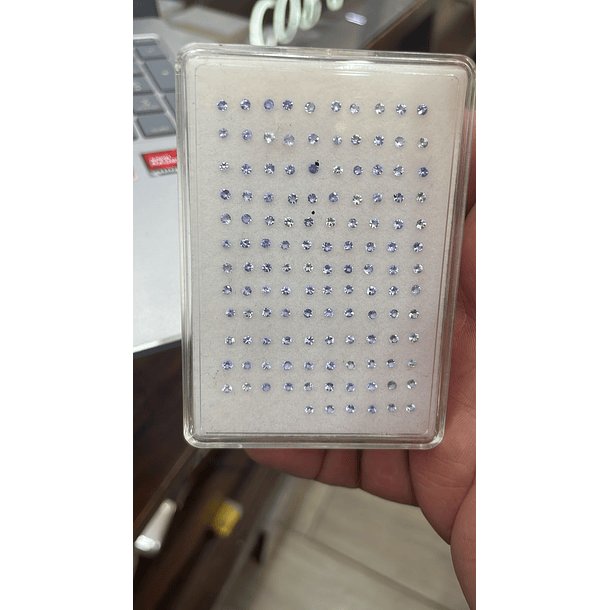 Lote de 18 Tanzanitas redondas de 2mm 