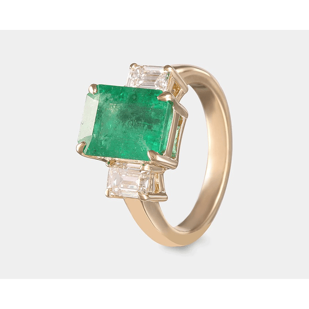 Anillo Con Esmeralda y 2Moissanitas Baguette en Oro Amarillo 14K Talla 8  