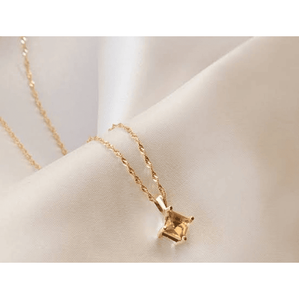 Dije en oro amarillo de 14k con citrino cojín. 