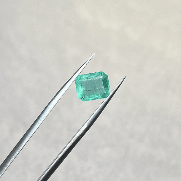 Esmeralda de Zambia-2.225ct-8.5x6.8x4.7mm 